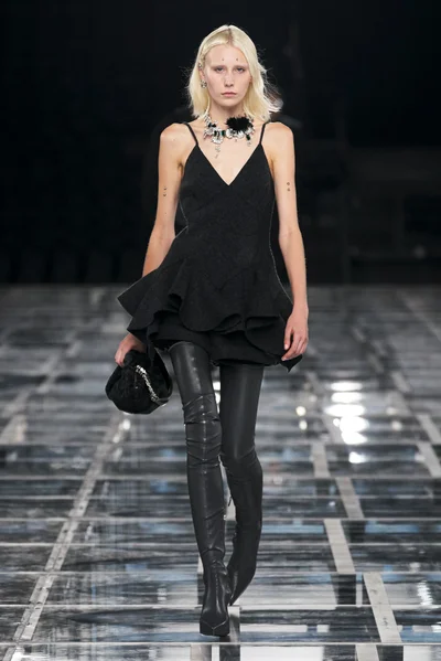 Look 15
